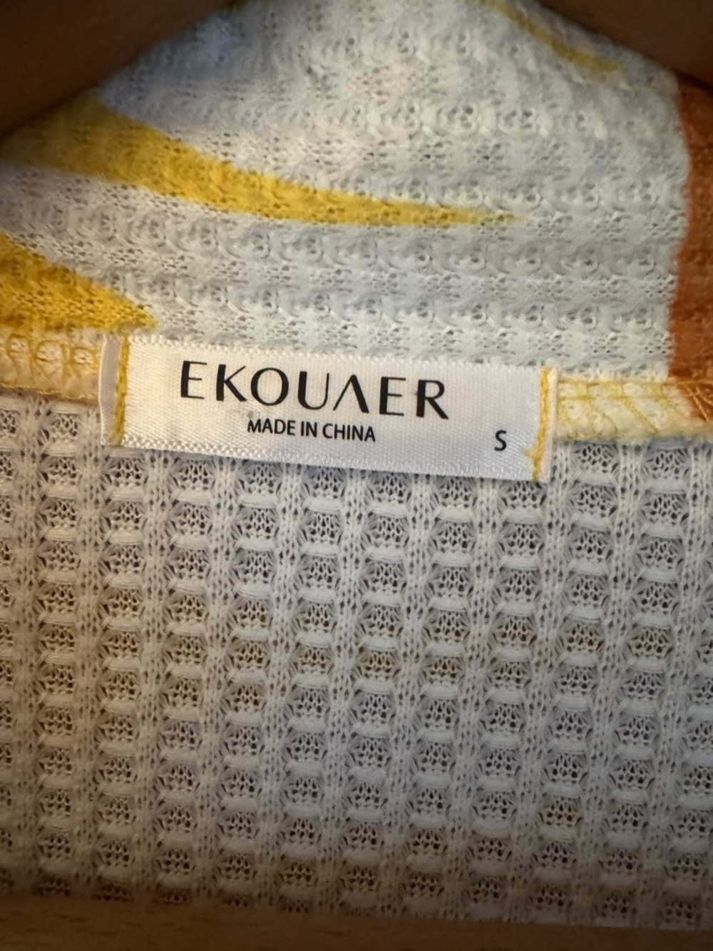 SHORTIE DAISY ROBE..NWOT - Picture 2 of 5